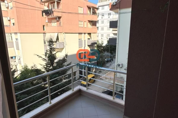 Shtepi ne shitje Apartament ne Tirane, 2+1, Mobilimi Bosh, pa mobiluar, Pagesa 135,000  Euro.