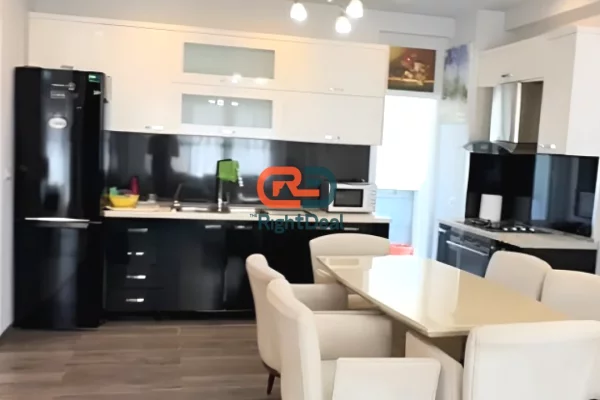 Shtepi ne shitje Apartament ne Tirane, 2+1, Mobilimi Pjeserisht e mobiluar, Pagesa 258,000  Euro.