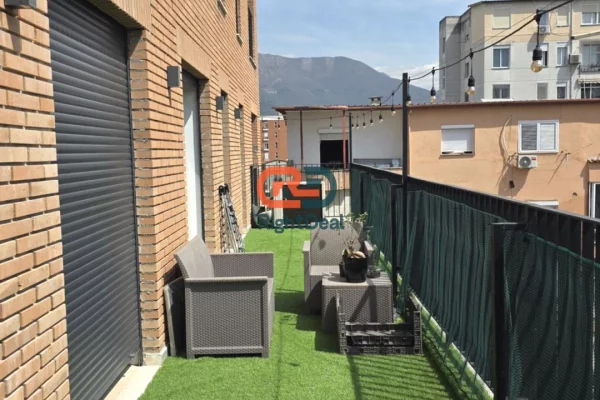 Shtepi ne shitje Penthose(kati i fundit panoramik) ne Tirane, 2+1, Mobilimi E mobiluar, Pagesa 420,000  Euro.