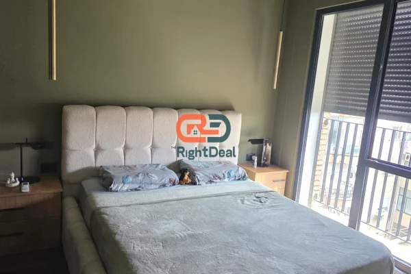 Shtepi ne shitje Penthose(kati i fundit panoramik) ne Tirane, 2+1, Mobilimi E mobiluar, Pagesa 420,000  Euro.