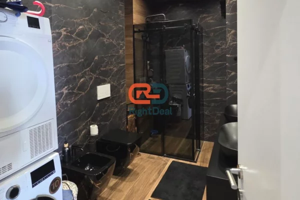 Shtepi ne shitje Penthose(kati i fundit panoramik) ne Tirane, 2+1, Mobilimi E mobiluar, Pagesa 420,000  Euro.