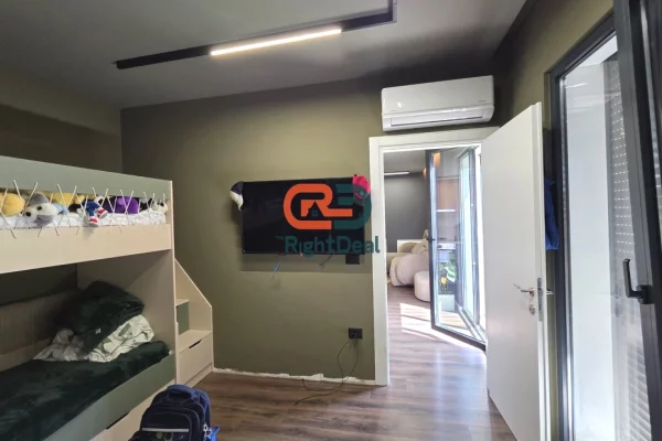 Shtepi ne shitje Penthose(kati i fundit panoramik) ne Tirane, 2+1, Mobilimi E mobiluar, Pagesa 420,000  Euro.