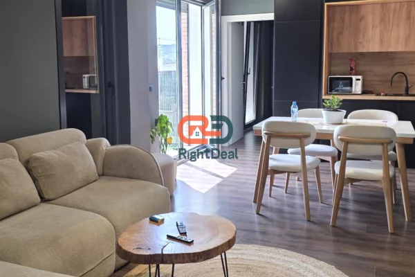 Shtepi ne shitje Penthose(kati i fundit panoramik) ne Tirane, 2+1, Mobilimi E mobiluar, Pagesa 420,000  Euro.