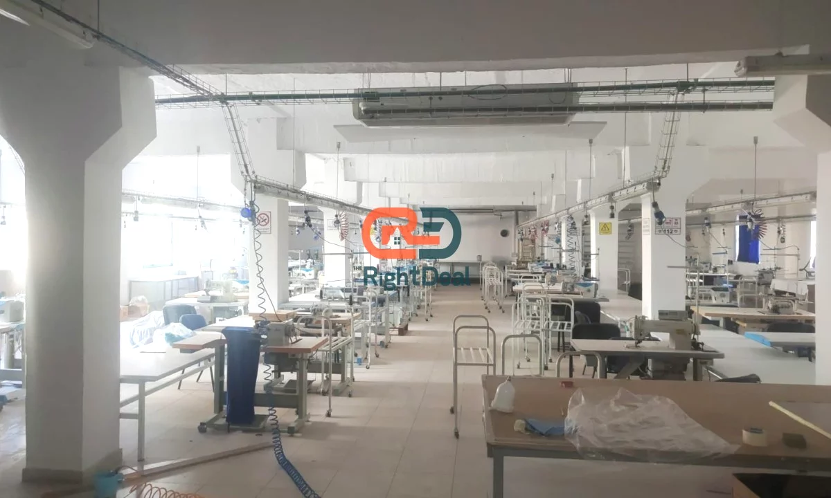 Ne Kombinat, Tek Fabrika E Qelqit, Jepet Me Qira Magazine, Ideale Per Tipologji Te Ndryshme Biznesi!