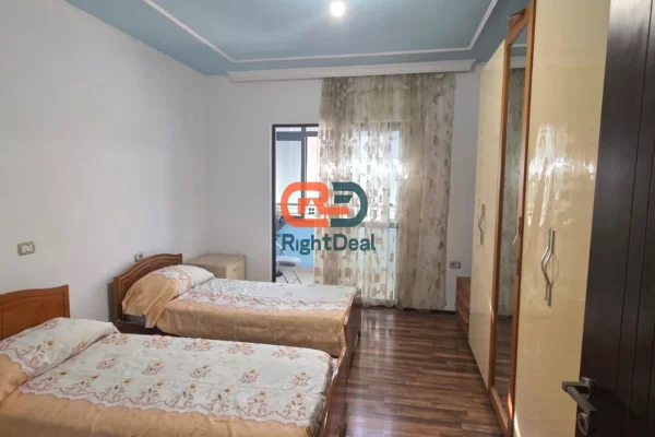 Shtepi ne shitje Apartament ne Tirane, 2+1, Mobilimi E mobiluar, Pagesa 250,000  Euro.
