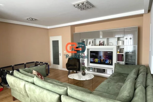 Shtepi me qera Apartament ne Tirane, 2+1, Mobilimi E mobiluar, Pagesa 1,000  Euro.