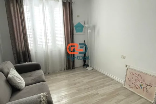 Shtepi me qera Apartament ne Tirane, 2+1, Mobilimi E mobiluar, Pagesa 1,000  Euro.