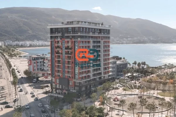 Ne Vlore, Buze Lungomare 100 Metra Nga Deti, Shitet Apartament 2+1+2 Me Cmim 2200 Euro/M2 !!!