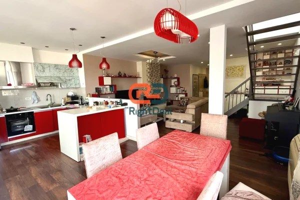 Shtepi ne shitje Apartament ne Tirane, 2+1, Mobilimi E mobiluar, Pagesa 380,000  Euro.
