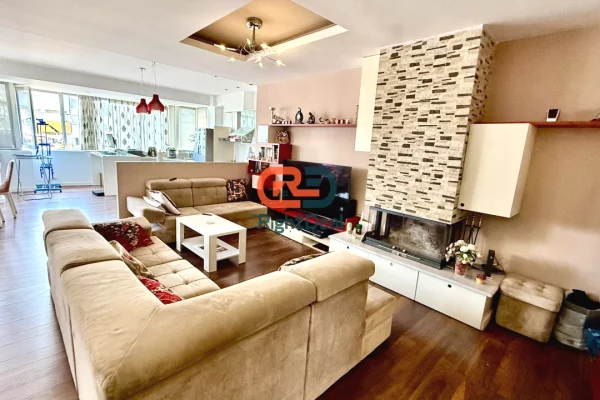 Shtepi ne shitje Apartament ne Tirane, 2+1, Mobilimi E mobiluar, Pagesa 380,000  Euro.