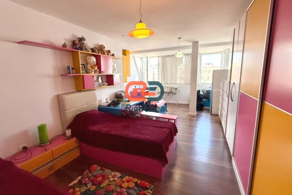 Shtepi ne shitje Apartament ne Tirane, 2+1, Mobilimi E mobiluar, Pagesa 380,000  Euro.