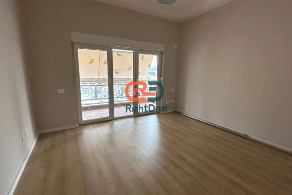 Shtepi ne shitje Apartament ne Tirane, 2+1, Mobilimi Bosh, pa mobiluar, Pagesa 205,000  Euro.
