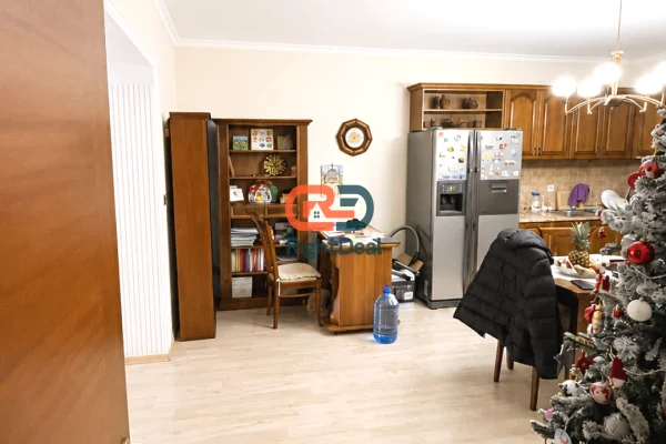 Shtepi ne shitje Apartament ne Tirane, 2+1, Mobilimi E mobiluar, Pagesa 158,000  Euro.