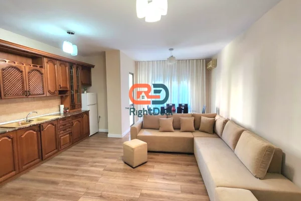 Prane Komunes Parisit, Jepet Me Qira Apartament 2+1+2, Totalisht I Mobiluar !!