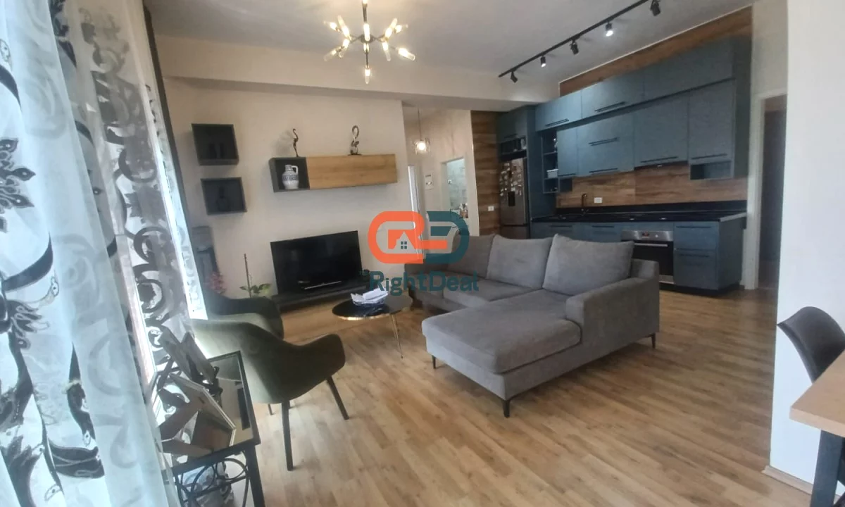 Shtepi ne shitje Apartament ne Tirane, 3+1, Mobilimi Pjeserisht e mobiluar, Pagesa 250,000  Euro.
