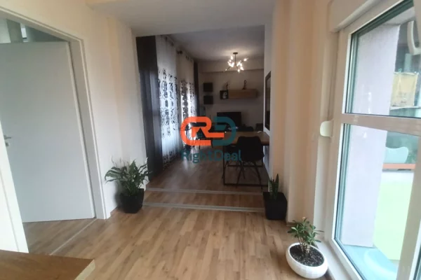 Shtepi ne shitje Apartament ne Tirane, 3+1, Mobilimi Pjeserisht e mobiluar, Pagesa 250,000  Euro.