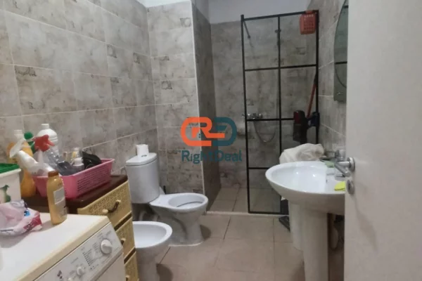 Shtepi ne shitje Apartament ne Tirane, 3+1, Mobilimi Pjeserisht e mobiluar, Pagesa 250,000  Euro.