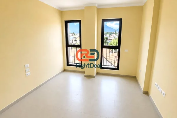 Shtepi ne shitje Apartament ne Tirane, 2+1, Mobilimi Bosh, pa mobiluar, Pagesa 193,000  Euro.