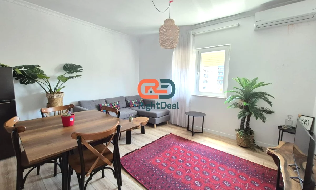 Shtepi ne shitje Apartament ne Tirane, 2+1, Mobilimi E mobiluar, Pagesa 240,000  Euro.