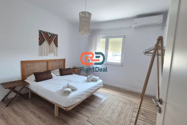 Shtepi ne shitje Apartament ne Tirane, 2+1, Mobilimi E mobiluar, Pagesa 240,000  Euro.