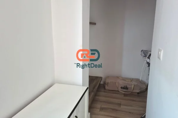 Shtepi ne shitje Apartament ne Tirane, 2+1, Mobilimi E mobiluar, Pagesa 240,000  Euro.