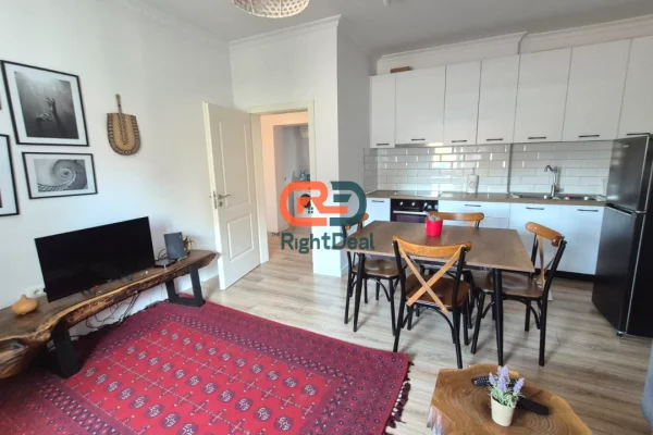 Shtepi ne shitje Apartament ne Tirane, 2+1, Mobilimi E mobiluar, Pagesa 240,000  Euro.