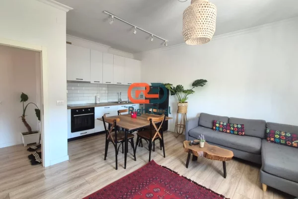 Shtepi ne shitje Apartament ne Tirane, 2+1, Mobilimi E mobiluar, Pagesa 240,000  Euro.