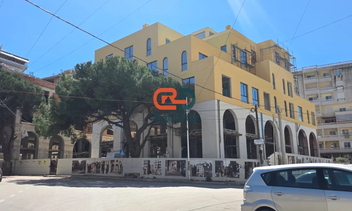 Shtepi ne shitje Apartament ne Sarande, 2+1, Mobilimi Bosh, pa mobiluar, Pagesa 135,000  Euro.