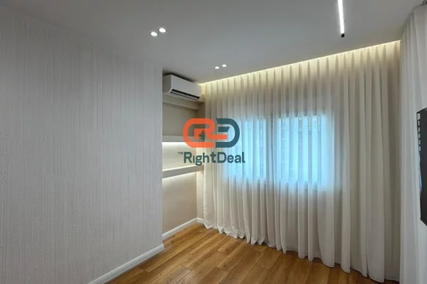 Shtepi ne shitje Apartament ne Tirane, 1+1, Mobilimi Pjeserisht e mobiluar, Pagesa 159,000  Euro.