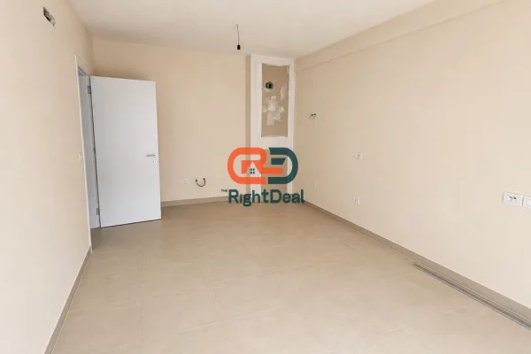 Shtepi ne shitje Apartament ne Tirane, 2+1, Mobilimi Bosh, pa mobiluar, Pagesa 125,000  Euro.