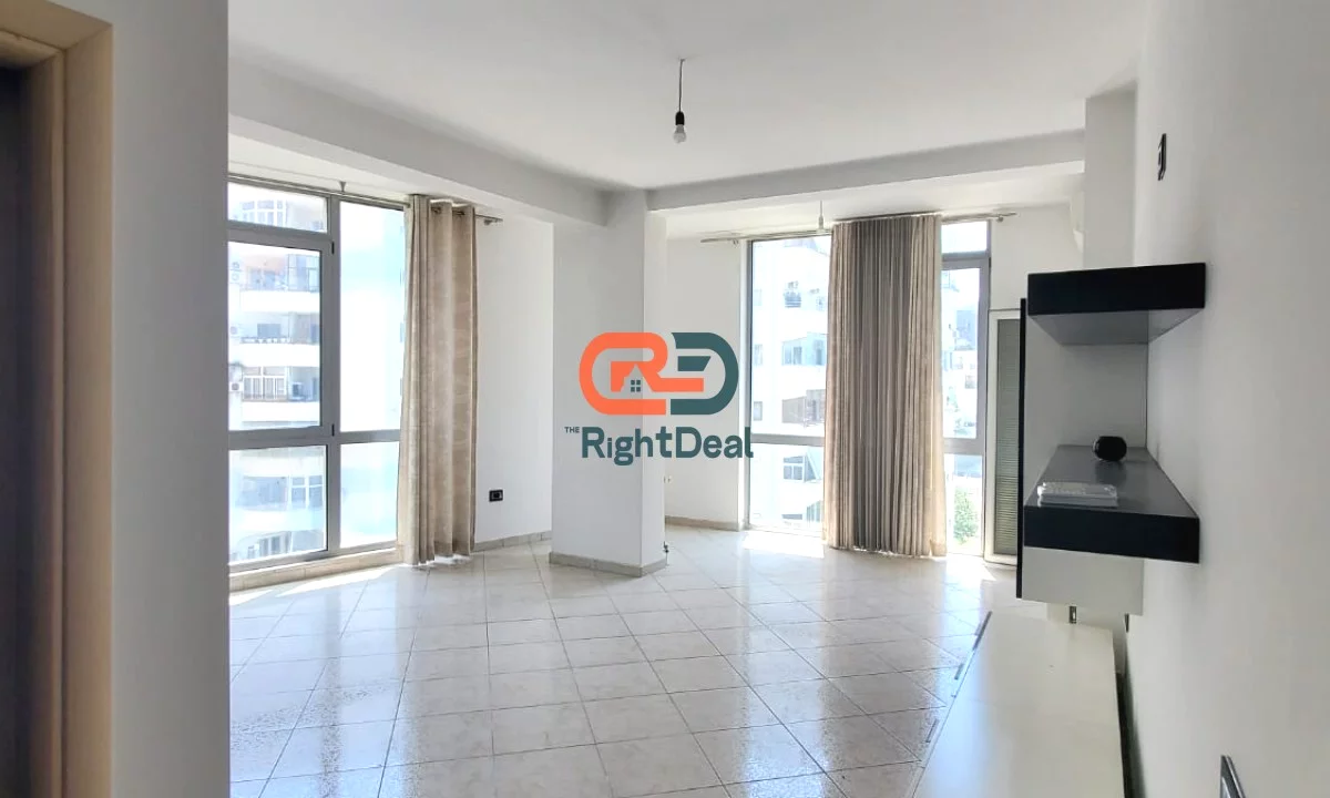 Shtepi ne shitje Apartament ne Tirane, 2+1, Mobilimi Bosh, pa mobiluar, Pagesa 360,000  Euro.