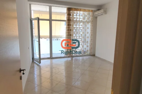Shtepi ne shitje Apartament ne Tirane, 2+1, Mobilimi Bosh, pa mobiluar, Pagesa 360,000  Euro.