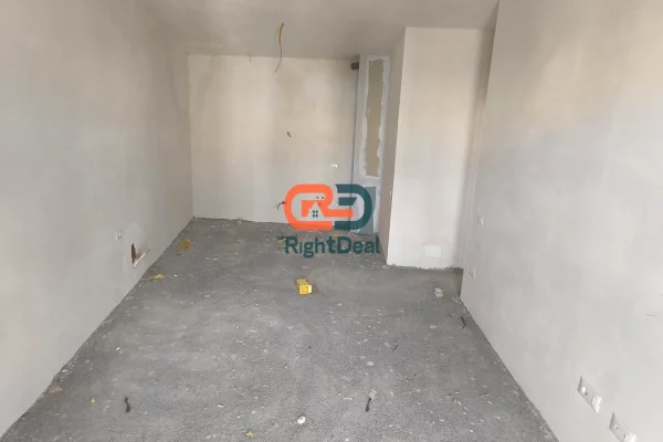 Shtepi ne shitje Apartament ne Tirane, 2+1, Mobilimi Bosh, pa mobiluar, Pagesa 152,000  Euro.