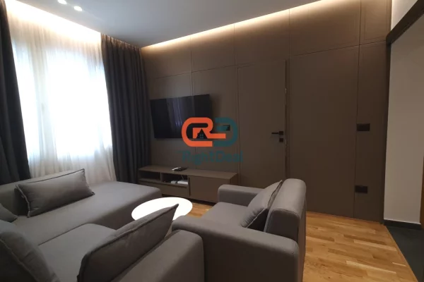 Tek Rruga E Kavajes, Jepet Me Qira Apartament 1+1, I Mobiluar Totalisht !!!