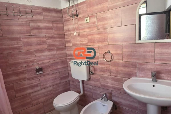 Shtepi ne shitje Shtepi Private ne Tirane, 2+1, Mobilimi Bosh, pa mobiluar, Pagesa 270,000  Euro.