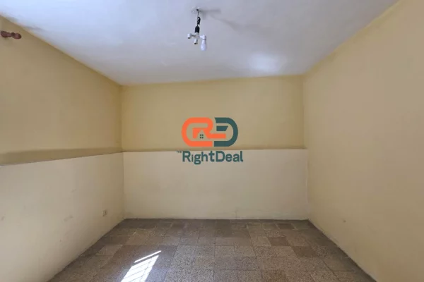 Shtepi ne shitje Shtepi Private ne Tirane, 2+1, Mobilimi Bosh, pa mobiluar, Pagesa 270,000  Euro.