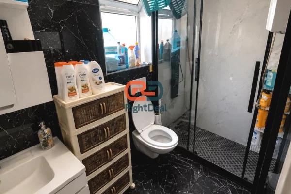 Shtepi ne shitje Apartament ne Tirane, 1+1, Mobilimi E mobiluar, Pagesa 250,000  Euro.