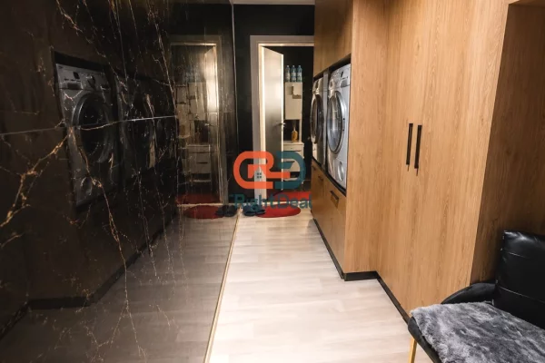 Shtepi ne shitje Apartament ne Tirane, 1+1, Mobilimi E mobiluar, Pagesa 250,000  Euro.