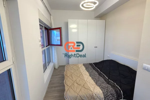 Shtepi ne shitje Apartament ne Tirane, Garsoniere, Mobilimi Bosh, pa mobiluar, Pagesa 81,000  Euro.