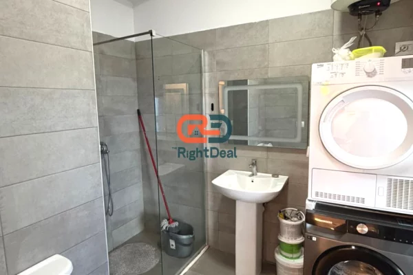 Shtepi ne shitje Apartament ne Tirane, Garsoniere, Mobilimi Bosh, pa mobiluar, Pagesa 81,000  Euro.