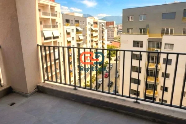 Shtepi ne shitje Apartament ne Tirane, 2+1, Mobilimi Bosh, pa mobiluar, Pagesa 190,000  Euro.