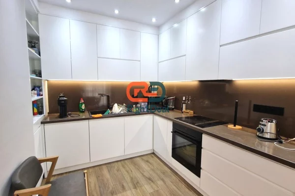 Shtepi me qera Apartament ne Tirane, 3+1, Mobilimi E mobiluar, Pagesa 1,200  Euro.