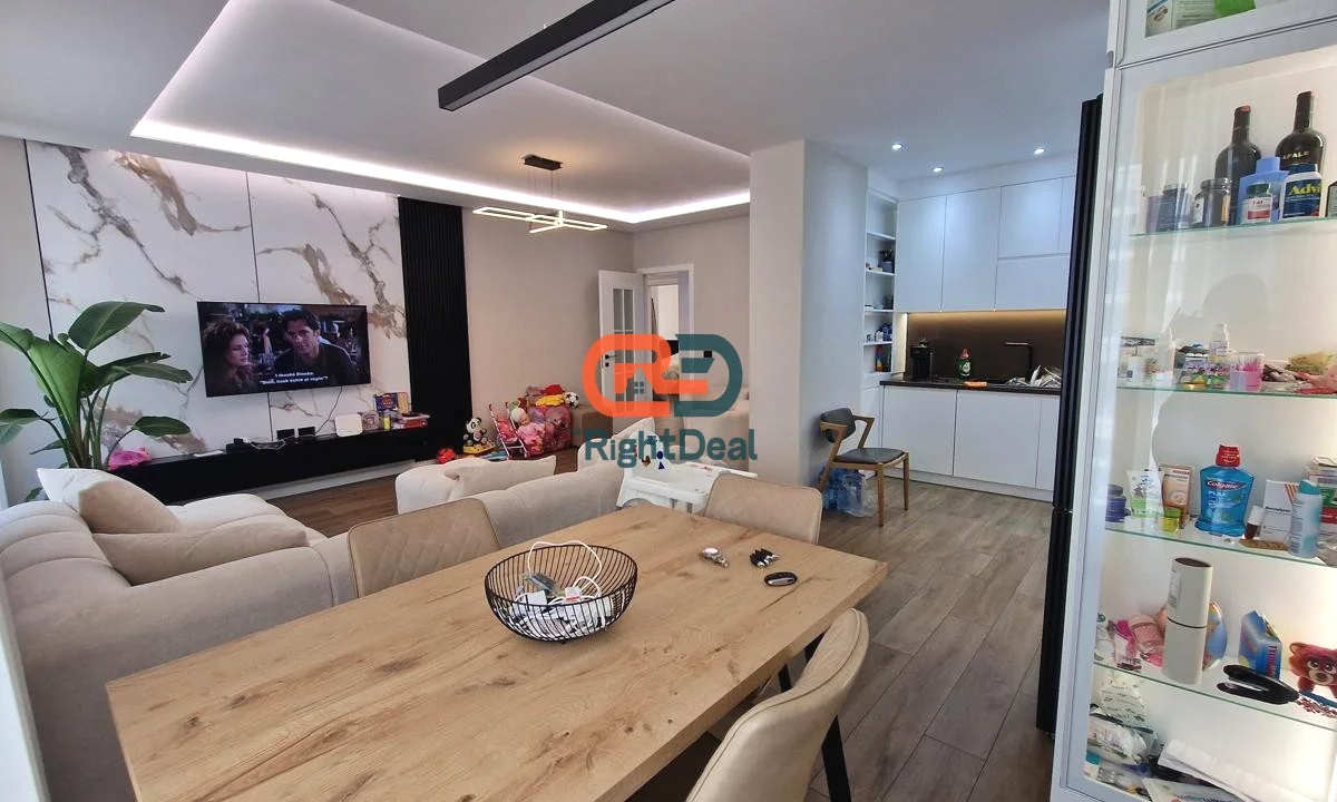 Shtepi me qera Apartament ne Tirane, 3+1, Mobilimi E mobiluar, Pagesa 1,200  Euro.