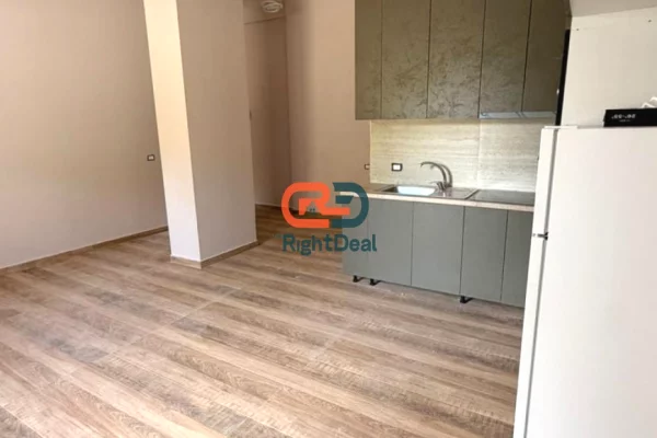 Shtepi ne shitje Apartament ne Durres, Garsoniere, Mobilimi Bosh, pa mobiluar, Pagesa 50,000  Euro.