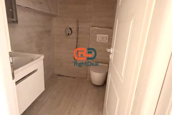 Shtepi ne shitje Apartament ne Durres, Garsoniere, Mobilimi Bosh, pa mobiluar, Pagesa 50,000  Euro.