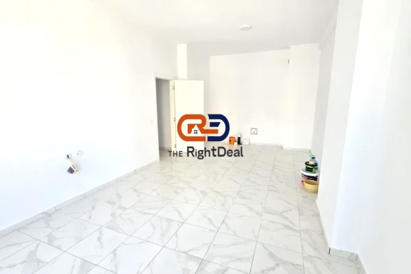 Shtepi me qera Apartament ne Tirane, 3+1, Mobilimi Bosh, pa mobiluar, Pagesa 1,000  Euro.