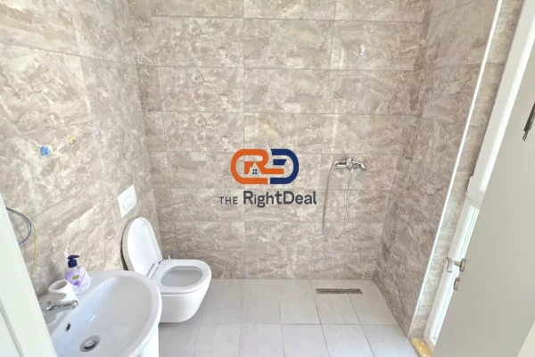 Shtepi me qera Apartament ne Tirane, 3+1, Mobilimi Bosh, pa mobiluar, Pagesa 1,000  Euro.
