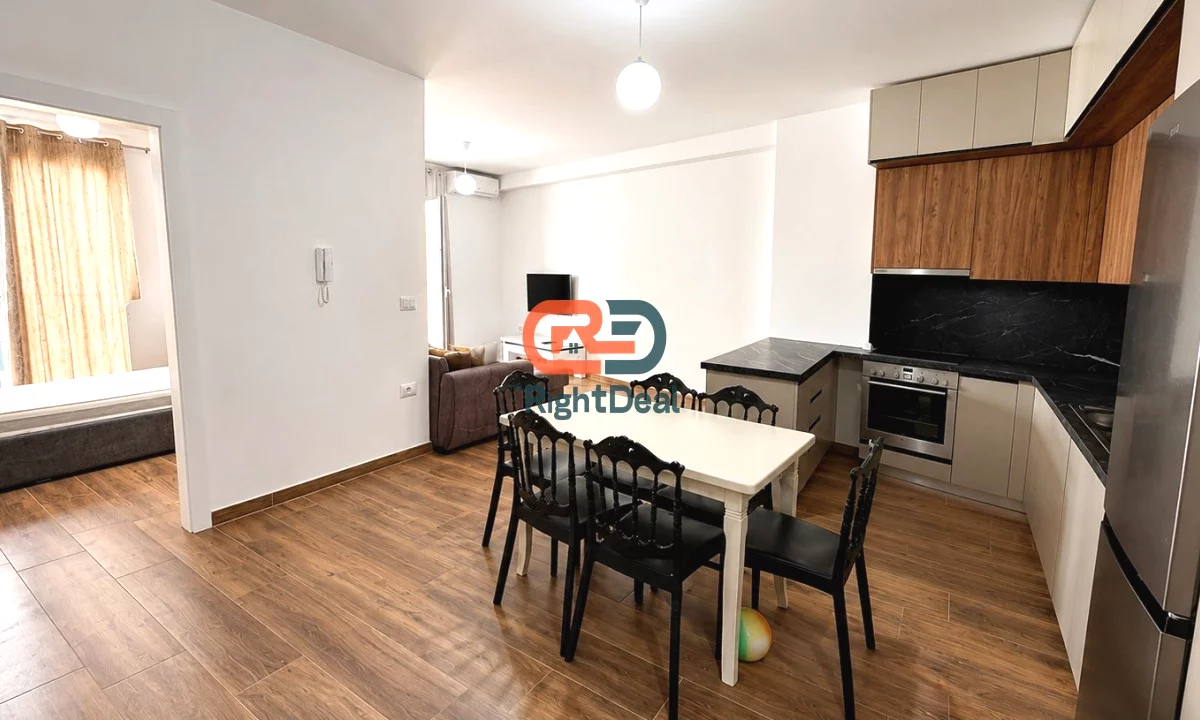 Shtepi ne shitje Apartament ne Tirane, 2+1, Mobilimi E mobiluar, Pagesa 147,000  Euro.