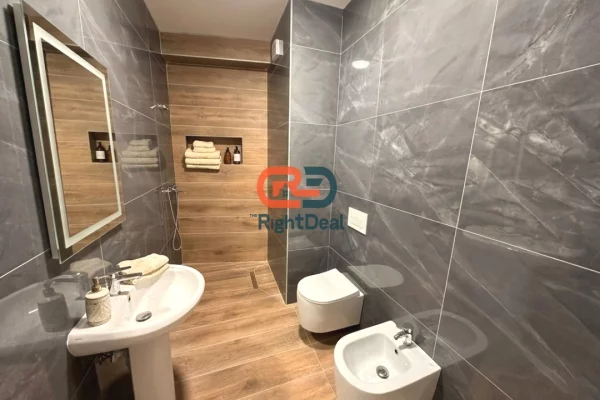 Shtepi ne shitje Apartament ne Tirane, 2+1, Mobilimi E mobiluar, Pagesa 147,000  Euro.