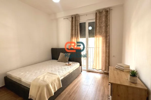 Shtepi ne shitje Apartament ne Tirane, 2+1, Mobilimi E mobiluar, Pagesa 147,000  Euro.